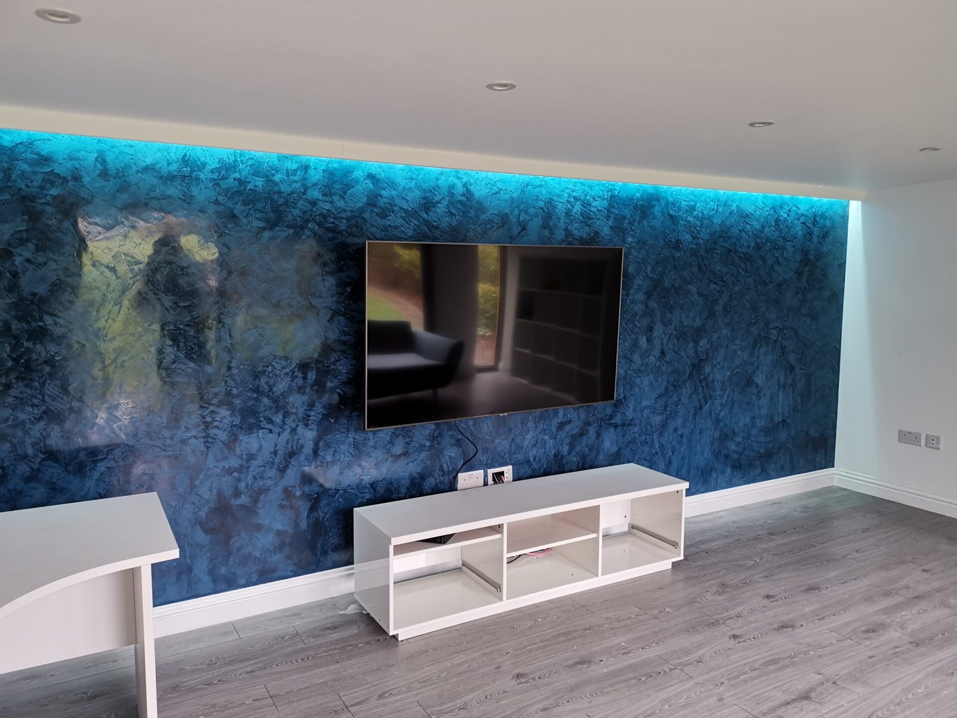 blue venetian polished plaster wall with L.E.D lighting crawlety west sussex 