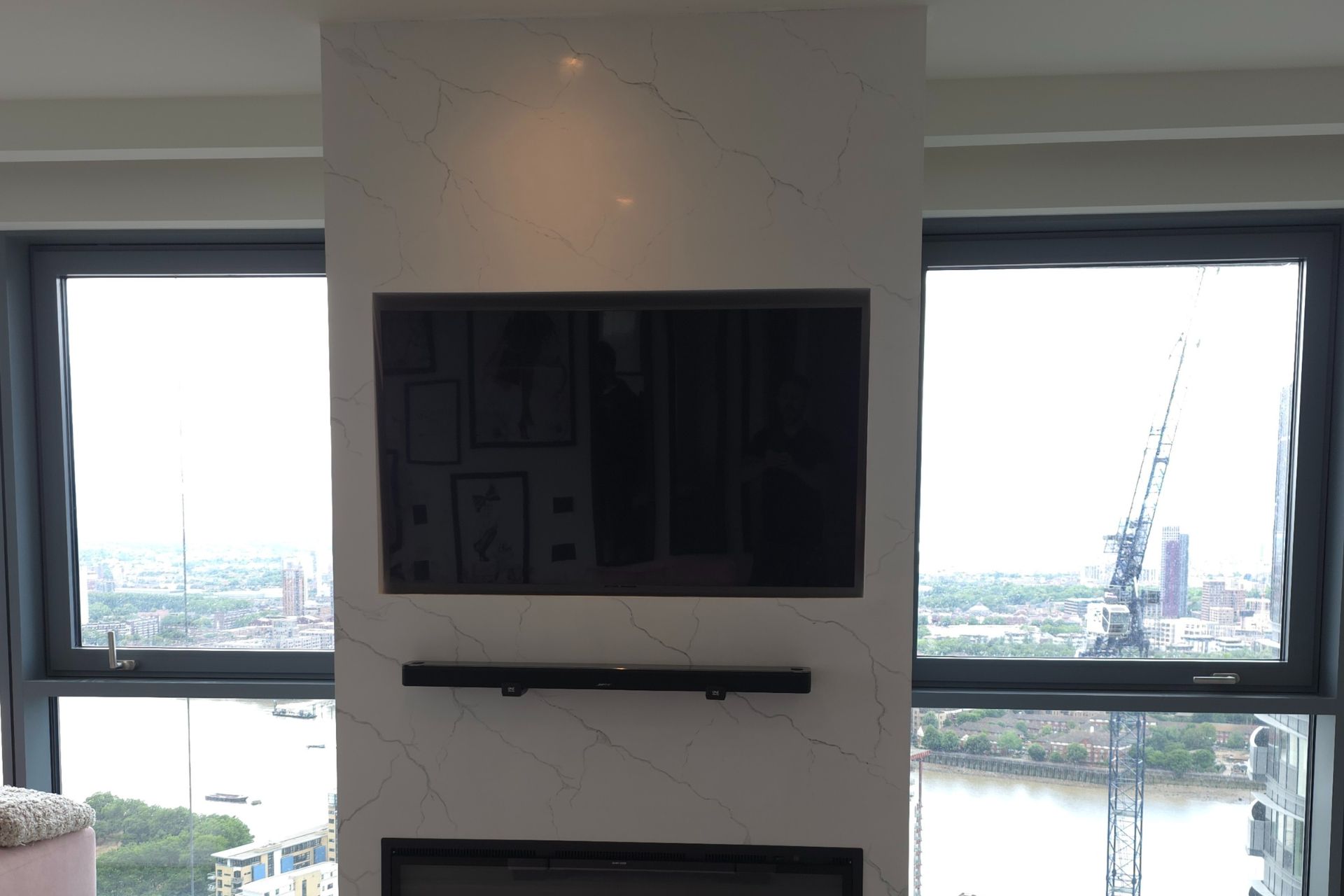 polished-plaster-media-unit-canary-wharf-london